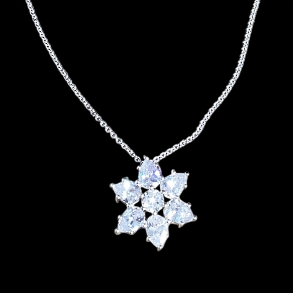 Clear Rhinestone Flower Pendant Necklace Silver Tone Chain Retro Evening Jewelry